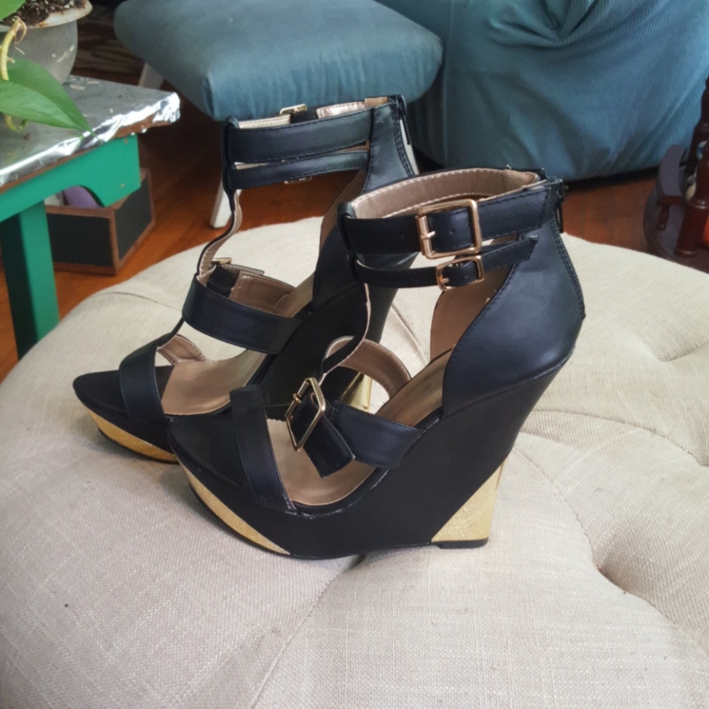 Shoes - Picture 2 of 6